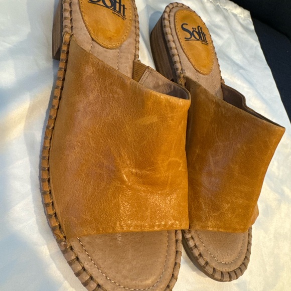 Söfft Yellow Leather Slide Leather Sandals - Picture 3 of 7